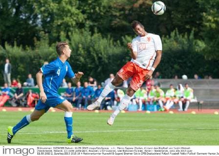 v.li.: Marco Capone (Italien, 4) kann den Kopfball von Justin Kluivert (Niederlande, Holland, 22) nicht verhindern, Fussball, U 17-Junioren, Vier-Nationen-Turnier, Italien - Niederlande, xobx