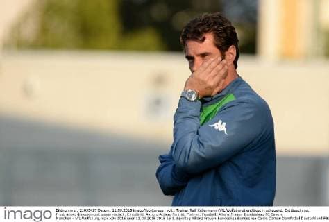 v.li.: Trainer Ralf Kellermann (VfL Wolfsburg) enttäuscht schauend, Enttäuschung, Frustration, disappointed, pessimistisch, Einzelbild, Aktion, Action, Porträt, Portrait, Fussball, Allianz Frauen-Bundesliga, FC Bayern München - VfL Wolfsburg, xslx