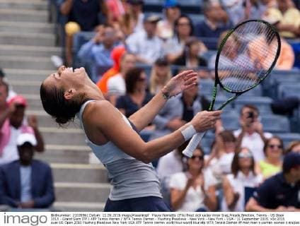 Flavia Pennetta (ITA) freut sich ueber ihren Sieg,Freude,Emotion, Tennis - US Open 2015 - Grand Slam ITF ATP Tennis Herren WTA Tennis Damen - Flushing Meadows - New York - New York - USA - 11 September 2015.
