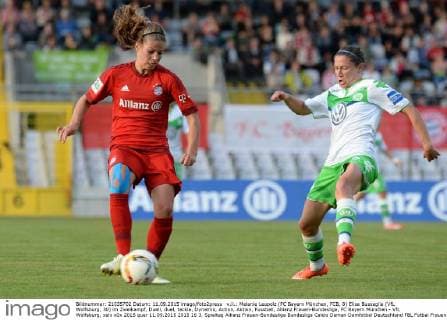 v.li.: Melanie Leupolz (FC Bayern München, FCB, 8) Elise Bussaglia (VfL Wolfsburg, 30) im Zweikampf, Duell, duel, tackle, Dynamik, Action, Aktion, Fussball, Allianz Frauen-Bundesliga, FC Bayern München - VfL Wolfsburg, xslx