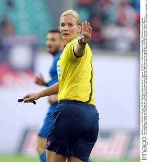 Leipzig, 11.09.2015, Red Bull Arena, Fussball, 2.Bundesliga, 6.Spieltag , Rasenballsport Leipzig vs. SC Paderborn , Im Bild: Schiedsrichterin Bibiana Steinhaus leitete das Spiel. ,