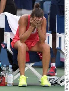 Roberta Vinci (ITA) sitzt fassungslos auf ihrem Stuhl nach dem Semi Final Sieg,Emotion,Tattoo, Tennis - US Open 2015 - Grand Slam ITF ATP Tennis Herren WTA Tennis Damen - Flushing Meadows - New York - New York - USA - 11 September 2015.