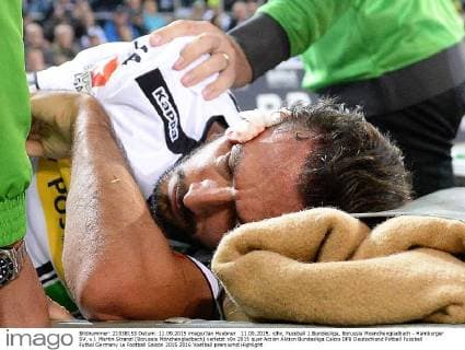 11.09.2015, xjhx, Fussball 1.Bundesliga, Borussia Moenchengladbach - Hamburger SV, v.l. Martin Stranzl (Borussia Mönchengladbach) verletzt