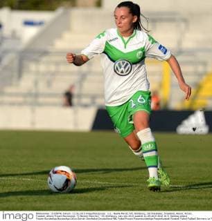 v.li.: Noelle Maritz (VfL Wolfsburg, 16) Freisteller, Einzelbild, Aktion, Action, Fussball, Allianz Frauen-Bundesliga, FC Bayern München - VfL Wolfsburg, xslx