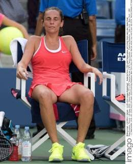 Roberta Vinci (ITA) sitzt fassungslos auf ihrem Stuhl nach dem Semi Final Sieg,Emotion, Tennis - US Open 2015 - Grand Slam ITF ATP Tennis Herren WTA Tennis Damen - Flushing Meadows - New York - New York - USA - 11 September 2015.