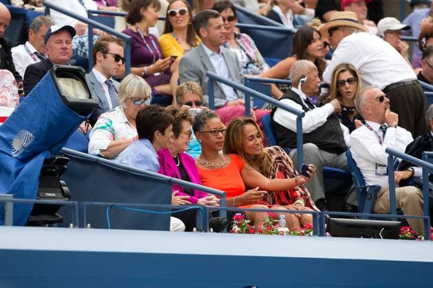US Open ,USTA Praesidentin Katrina Adams macht ein Selfiefoto mit Roberta Graves (rechts( und Billie Jean King und deren Partnerin Llana Kloss,VIP Gaeste in der Ehrenloge, Tennis - US Open 2015 - Grand Slam ITF ATP Tennis Herren WTA Tennis Damen - Flushing Meadows - New York - New York - USA - 11 September 2015. Juergen Hasenkopf