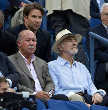 US Open ,Sir Sean Connery dahinter sitzt Schauspieler Bradley Cooper,VIP Gaeste in der Ehrenloge, Tennis - US Open 2015 - Grand Slam ITF ATP Tennis Herren WTA Tennis Damen - Flushing Meadows - New York - New York - USA - 11 September 2015. Juergen Hasenkopf