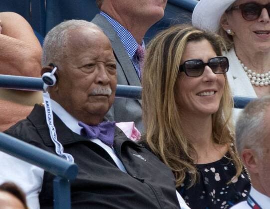 US Open , Monica Seles und der ehemalige Buergermeister David Dinkins sitzen in der Ehrenloge,VIP Gaeste, Tennis - US Open 2015 - Grand Slam ITF ATP Tennis Herren WTA Tennis Damen - Flushing Meadows - New York - New York - USA - 11 September 2015. Juergen Hasenkopf