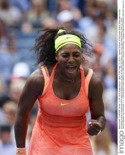 NEW YORK, Sept. 11, 2015 -- Serena Williams of the United States celebrates scoring during the women s singles semifinal against Roberta Vinci of Italy at the 2015 US Open in New York, the United States, Sept. 11, 2015. Serena Williams lost the match 1-2. ) (SP)US-NEW YORK-TENNIS-US OPEN-WOMEN S SINGLES-SEMIFINAL YinxBogu 