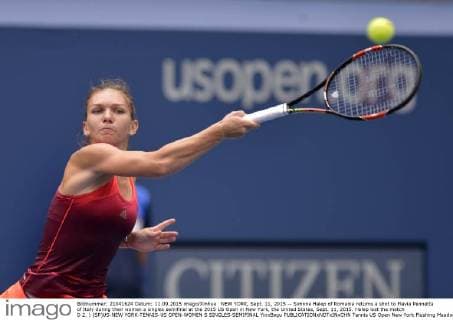 NEW YORK, Sept. 11, 2015 -- Simona Halep of Romania returns a shot to Flavia Pennetta of Italy during their women s singles semifinal at the 2015 US Open in New York, the United States, Sept. 11, 2015. Halep lost the match 0-2. ) (SP)US-NEW YORK-TENNIS-US OPEN-WOMEN S SINGLES-SEMIFINAL YinxBogu 