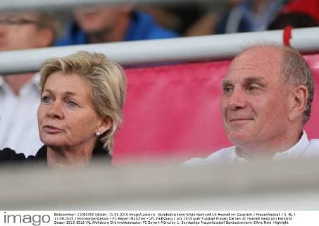 Bundestrainerin Silvia Neid und Uli Hoeneß im Gespräch Frauenfussball 1. BL 11.09.2015 Grünwalderstadion FC Bayern München - VfL Wolfsburg