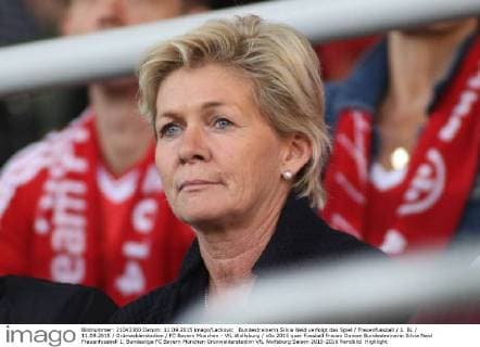 Bundestrainerin Silvia Neid verfolgt das Spiel Frauenfussball 1. BL 11.09.2015 Grünwalderstadion FC Bayern München - VfL Wolfsburg