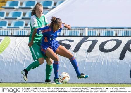 v.li.: Stefanie Antonia Sanders (SV Werder Bremen, 20) und Rachel Yvonne Melhado (FF USV Jena, 3) im Zweikampf, Duell, duel, tackle, Fussball, Allianz Frauen-Bundesliga, FF USV Jena - SV Werder Bremen, xdgx