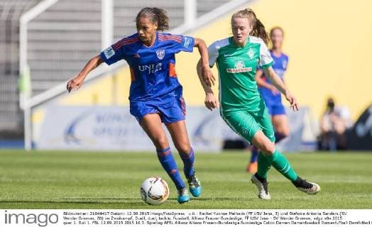 v.li.: Rachel Yvonne Melhado (FF USV Jena, 3) und Stefanie Antonia Sanders (SV Werder Bremen, 20) im Zweikampf, Duell, duel, tackle, Fussball, Allianz Frauen-Bundesliga, FF USV Jena - SV Werder Bremen, xdgx