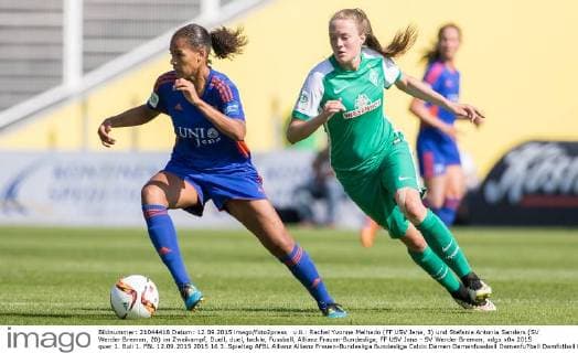 v.li.: Rachel Yvonne Melhado (FF USV Jena, 3) und Stefanie Antonia Sanders (SV Werder Bremen, 20) im Zweikampf, Duell, duel, tackle, Fussball, Allianz Frauen-Bundesliga, FF USV Jena - SV Werder Bremen, xdgx