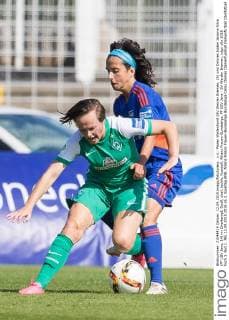 v.li.: Maren Wallenhorst (SV Werder Bremen, 25) und Dolores Isabel Jacome Silva (FF USV Jena, 14) im Zweikampf, Duell, duel, tackle, Fussball, Allianz Frauen-Bundesliga, FF USV Jena - SV Werder Bremen, xdgx