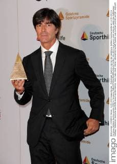 Preisträger Joachim Löw bei der Verleihung Goldene Sportpyramide am 12.09.2015 in Hamburg Goldene Sportpyramdie 2015 in Hamburg 
