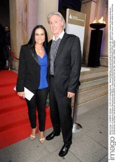 Roland Matthes und seine Ehefrau Daniela bei der Verleihung Goldene Sportpyramide am 12.09.2015 in Hamburg Goldene Sportpyramdie 2015 in Hamburg 