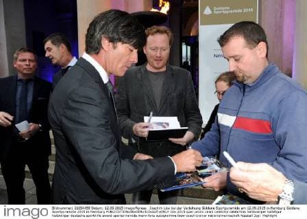 Joachim Löw bei der Verleihung Goldene Sportpyramide am 12.09.2015 in Hamburg Goldene Sportpyramdie 2015 in Hamburg 
