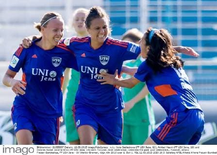 v.li.: Jana Sedlackova (FF USV Jena, 12), Amber Hearn (FF USV Jena, 10) und Dolores Isabel Jacome Silva (FF USV Jena, 14) beim Torjubel, Goal celebration, celebrate the goal, goal celebration,, Fussball, Allianz Frauen-Bundesliga, FF USV Jena - SV Werder Bremen, xdgx