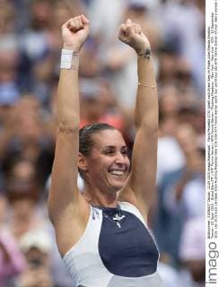 Flavia Pennetta (ITA) jubelt nach ihrem Sieg im Finale,Jubel,Freude,Emotion, Tennis - US Open 2015 - Grand Slam ITF ATP Tennis Herren WTA Tennis Damen - Flushing Meadows - New York - New York - USA - 12 September 2015.