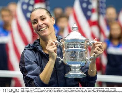 Flavia Pennetta (ITA) mit dem Pokal, Siegerehrung,Praesentation, Tennis - US Open 2015 - Grand Slam ITF ATP Tennis Herren WTA Tennis Damen - Flushing Meadows - New York - New York - USA - 12 September 2015.