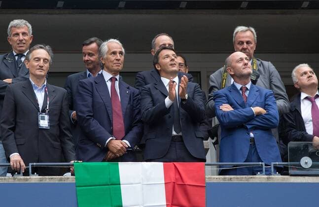 US Open , Matteo Renzi der italienische Premierminister als Zuschauer in einer Sponsorenloge,VIP,Ehrengaeste, Tennis - US Open 2015 - Grand Slam ITF ATP Tennis Herren WTA Tennis Damen - Flushing Meadows - New York - New York - USA - 12 September 2015.