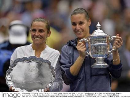 NEW YORK, Sept.12, 2015 -- Flavia Pennetta (R) of Italy and her compatriot Roberta Vinci pose for photos during the awarding ceremony for the women s singles final match at the 2015 US Open in New York, the United States, Sept. 12, 2015. Flavia Pennetta claimed the title of the event after beating Roberta Vinci 2-0. ) (SP)US-NEW YORK-TENNIS-US OPEN-WOMEN S SINGLES-FINAL YinxBogu 