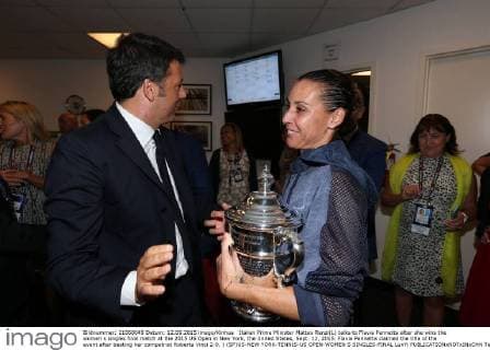 Italian Prime Minister Matteo Renzi(L) talks to Flavia Pennetta after she wins the women s singles final match at the 2015 US Open in New York, the United States, Sept. 12, 2015. Flavia Pennetta claimed the title of the event after beating her compatriot Roberta Vinci 2-0. ) (SP)US-NEW YORK-TENNIS-US OPEN-WOMEN S SINGLES-FINAL LuxYi 