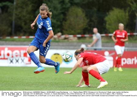 v.li.: Medina Desic (ETSV Würzburg) im Zweikampf, Duell, duel, tackle mit Carina Spengler (VfL Sindelfingen), Fussball, 2. Frauen-Bundesliga Süd, ETSV Würzburg - VfL Sindelfingen, xfsx