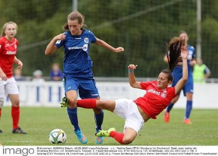 v.li.: Medina Desic (ETSV Würzburg) im Zweikampf, Duell, duel, tackle mit Athanasia Moraitou (VfL Sindelfingen), Fussball, 2. Frauen-Bundesliga Süd, ETSV Würzburg - VfL Sindelfingen, xfsx