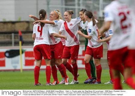 Koeln vl. Freude ueber den Sieg Bayer 04 Leverkusen - SGS Essen, Fussball, Damen, Frauen, Allianz Frauen-Bundesliga, Spieltag 3, 13.09.2015 , Copyright: Horn Eibner-Pressefoto EP_BHN