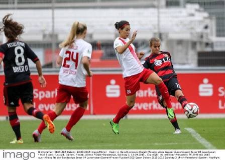 Koeln vl. Sara Doorsoun-Khajeh (Essen), Anna Gasper (Leverkusen) Bayer 04 Leverkusen - SGS Essen, Fussball, Damen, Frauen, Allianz Frauen-Bundesliga, Spieltag 3, 13.09.2015 , Copyright: Horn Eibner-Pressefoto EP_BHN