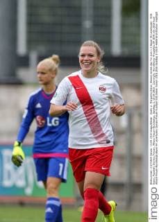 Koeln vl. Margarita Gidion (Essen) erzielt das Tor zum 1:0 Bayer 04 Leverkusen - SGS Essen, Fussball, Damen, Frauen, Allianz Frauen-Bundesliga, Spieltag 3, 13.09.2015 , Copyright: Horn Eibner-Pressefoto EP_BHN