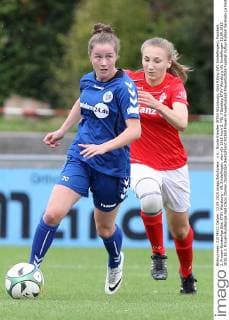 v.li.: Nicole Kreußer (ETSV Würzburg), Gina Rilling (VfL Sindelfingen), Fussball, 2. Frauen-Bundesliga Süd, ETSV Würzburg - VfL Sindelfingen, xfsx