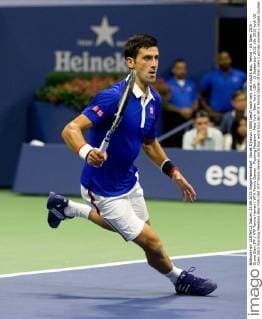 Novak Djokovic (SRB) laeuft nach vorn und rutscht aus, Tennis - US Open 2015 - Grand Slam ITF ATP Tennis Herren WTA Tennis Damen - Flushing Meadows - New York - New York - USA - 13 September 2015.