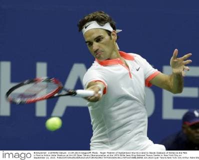 Roger Federer of Switzerland returns a shot to Novak Djokovic of Serbia in the Men s Final in Arthur Ashe Stadium at the US Open Tennis Championships at the USTA Billie Jean King National Tennis Center in New York City on September 13, 2015.  NYP20150913812 RAYxSTUBBLEBINE