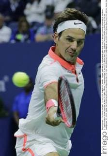 Roger Federer of Switzerland returns a shot to Novak Djokovic of Serbia in the Men s Final in Arthur Ashe Stadium at the US Open Tennis Championships at the USTA Billie Jean King National Tennis Center in New York City on September 13, 2015.  NYP20150913814 RAYxSTUBBLEBINE