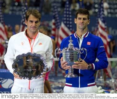 Finalist Roger Federer und Sieger Novak Djokovic (SRB) mit Pokal,Siegerehrung,Praaesentation Tennis - US Open 2015 - Grand Slam ITF ATP Tennis Herren WTA Tennis Damen - Flushing Meadows - New York - New York - USA - 13 September 2015.