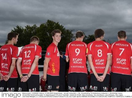 Aktuell Volleyball, 1. BL, Fotoshooting TV Rottenburg Volleyball 1. Bundesliga Saison 2015 2016 Fotoshooting beim TV Rottenburg 07.09.2015 Teambild: Johannes Schief, Felix Orthmann, Tom Strohbach, Lars Wilmsen, Felix Isaak und Sven Metzger (v.li.) 