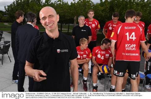Aktuell Volleyball, 1. BL, Fotoshooting TV Rottenburg Volleyball 1. Bundesliga Saison 2015 2016 Fotoshooting beim TV Rottenburg 07.09.2015 Mannschaftsarzt Dr. Maik Schwitalle 