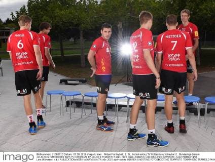 Aktuell Volleyball, 1. BL, Fotoshooting TV Rottenburg Volleyball 1. Bundesliga Saison 2015 2016 Fotoshooting beim TV Rottenburg 07.09.2015 Friederich Nagel, Felix Isaak, Federico Cipollone, Felix Orthmann, Sven Metzger und Lars Wilmsen (v.li.) 