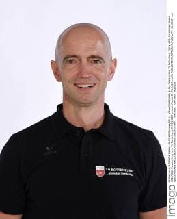 Aktuell Volleyball, 1. BL, Fotoshooting TV Rottenburg Volleyball 1. Bundesliga Saison 2015 2016 Fotoshooting beim TV Rottenburg 07.09.2015 Mannschaftsarzt Dr. Maik Schwitalle 