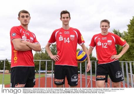 Aktuell Volleyball, 1. BL, Fotoshooting TV Rottenburg Volleyball 1. Bundesliga Saison 2015 2016 Fotoshooting beim TV Rottenburg 07.09.2015 Neuzugaenge: Moritz Karlitzek, Johannes Schief und Felix Orthmann (v.li.) 