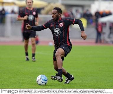 Aktuell Fußball, Eintracht Frankfurt Legendenspiel, 90er Traditionsmannschaft - 90er Bundesliga Stars 13.09.2015, xovx, Fussball, Dietmar Roth Legendenspiel, Eintracht Frankfurt 90er Auswahl - Bundesliga Auswahl 90er, emspor, Jayjay Okocha (Eintracht Frankfurt), Freisteller.