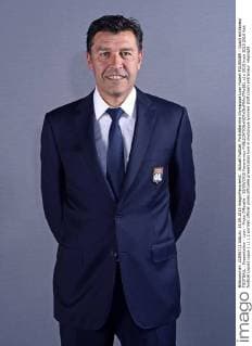 Aktuell Fußball, Porträttermin Olympique Lyon Hubert FOURNIER - Coach entraineur FOOTBALL : Presentation - Lyon - Photo Officielle - 15 09 2015 Panoramicx 