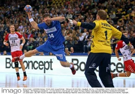 Mittwoch 09.09.2015, Handball, Herren, 1. Bundesliga, Saison 2015 16, Hamburger SV Handball - SG Flensburg-Handewitt : v.l. Ilija Brozovic (Hamburger SV) gegen Torwart Mattias Andersson (SG Flensburg-Handewitt) DeFodi502