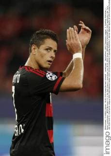 Leverkusen , Deutschland, UEFA Champions League , 1. Spieltag, Matchday 1 , Bayer Leverkusen - BATE Borissow 4-1 in der Bay-Arena in Leverkusen am 16.09. 2015 Javier HERNANDEZ (CHICHARITO) (LEV) applaudiert den Fans