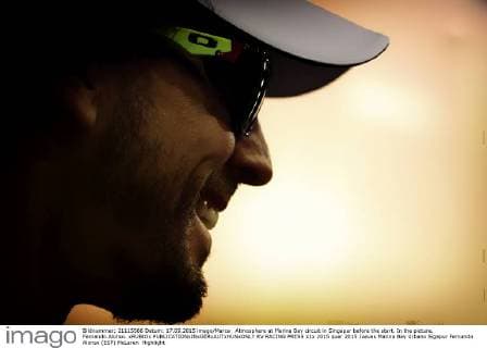Atmosphere at Marina Bay circuit in Singapur before the start. In the picture, Fernando Alonso. xRUBIOx  RV RACING PRESS