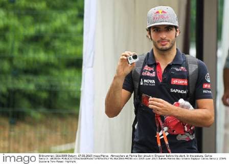 Atmosphere at Marina Bay circuit in Singapur before the start. In the picture, Carlos Sainz Jr. xRUBIOx  RV RACING PRESS